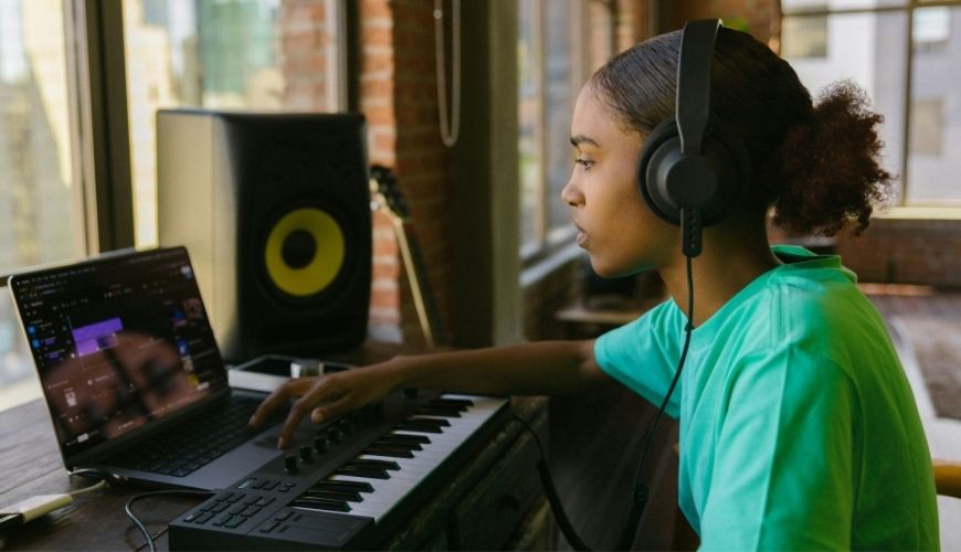 Youth creativity through musicmaking and sound arts 01